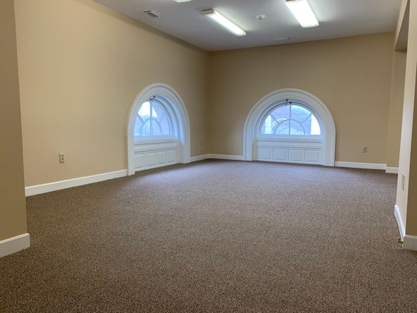 Amesbury Building : 100 Main St, Amesbury, MA 01913